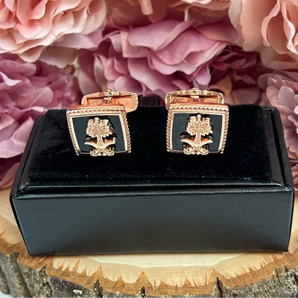 Elegant Rose Gold Palm Tree with Crossed Golf Clubs Cufflinks - Picture 15 of 16